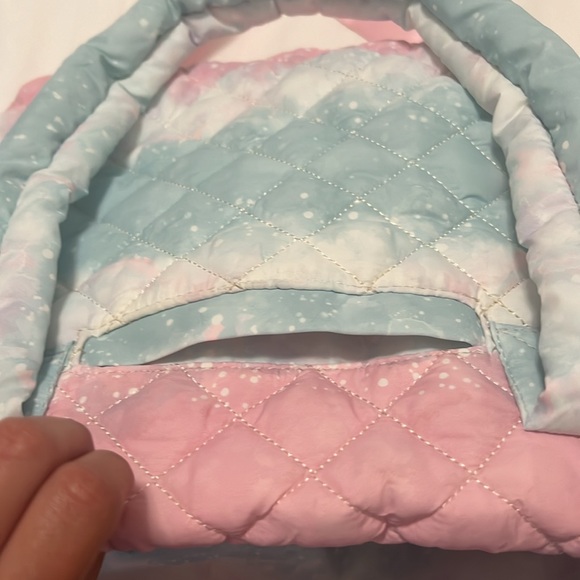 New without tags Jill and Ally Pink Tie Dye Quilted Nylon Printed Tote - Picture 6 of 7